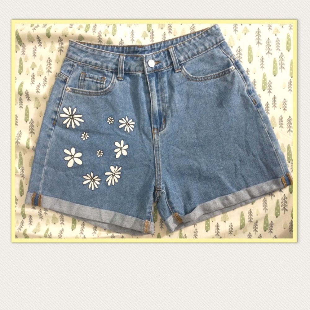 NWT Flower denim shorts
